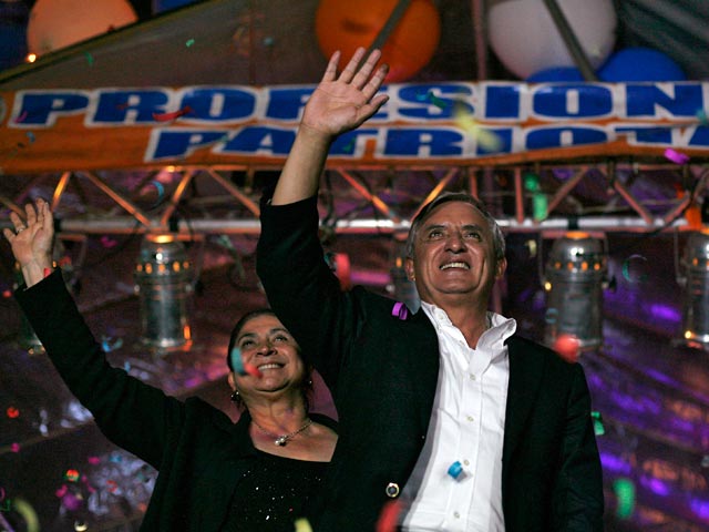 В Гватемале победу одерживает отставной военный, кандидат от правой Патриотической партии (ПП) Отто Перес Молина