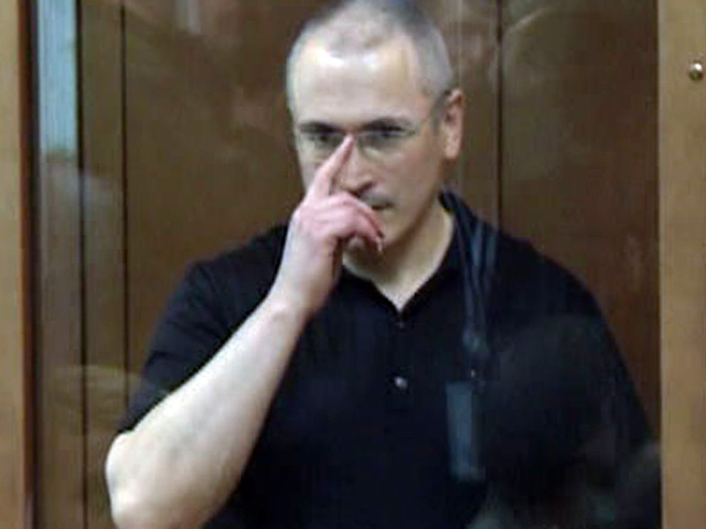 Сегежский районный суд отказал в удовлетворении жалобы адвокатов Михаила Ходорковского на взыскание, наложенное на него администрацией сегежской колонии в августе 2011 года - за угощение сокамерников сигаретами