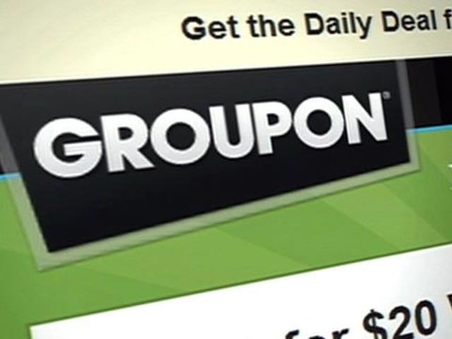 Скидочный сервис Groupon провел IPO, несмотря отсутствие прибыли и превышающий активы долг. Компания оценена в 12,8 млрд долларов, а уже на первых торгах её акции подорожали более чем на 30%