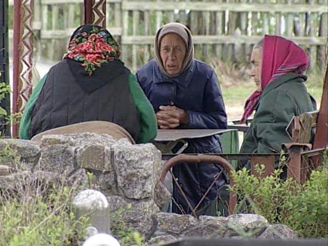 Работающим россиянам предложено отдать 1 трлн рублей в пользу пенсионеров и оплачивать уход за стариками