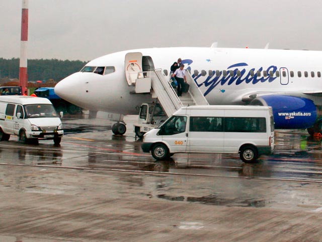 Авиакомпания "Якутия" заявила, что сообщения об уличении экипажа рейса Як-758 в употреблении марихуаны в аэропорту Магадана на медицинском контроле перед вылетом не соответствуют действительности
