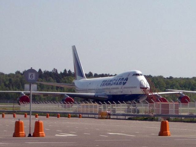 Самолёт Boeing-747 российской авиакомпании "Трансаэро", совершавший рейс из "Домодедово" в столицу Таиланда Бангкок, вынужден был вернуться в московский аэропорт после обнаруженных технических неполадок