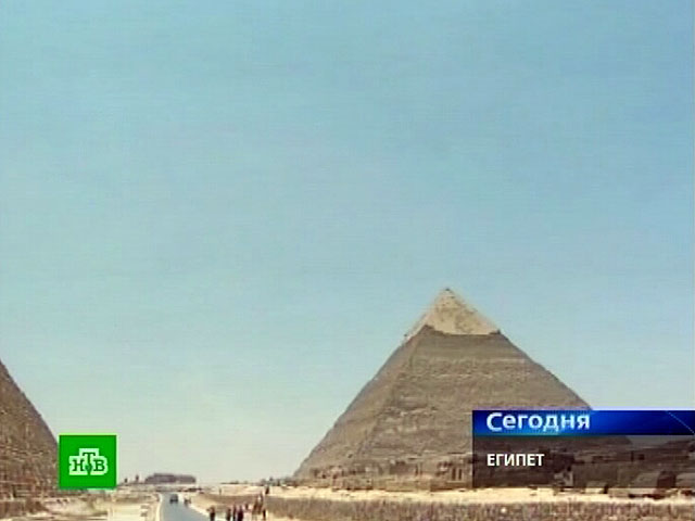 Комплекс пирамид Гизы по-прежнему открыт для посетителей, но его охрана была значительно усилен