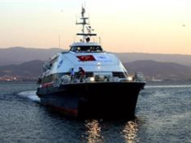 В Турции захвачен паром, на борту два десятка человек