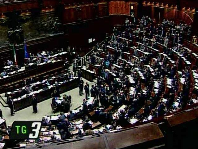 Нижняя палата итальянского парламента проголосовала в поддержку пакета мер жесткой экономии, который предопределяет отставку премьера Сильвио Берлускони