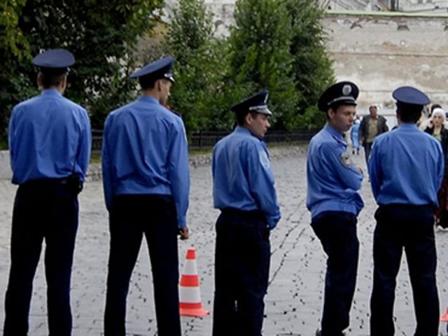 Через семь месяцев 27 тысяч украинских милиционеров заговорят на английском языке 