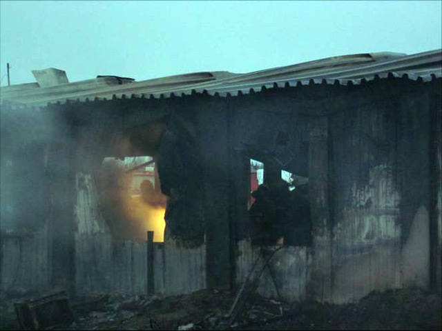 Причиной крупного пожара в общежитии строительной организации в Коми, при котором погибли семь человек, стала неисправная электропроводка