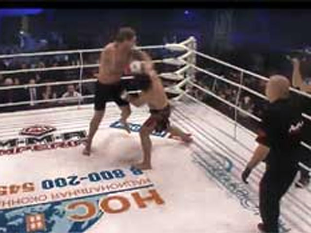 Дагестанский боец нокаутировал Емельяненко-младшего за 23 секунды 