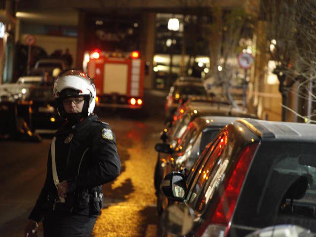 Самодельное зажигательное устройство сработало в понедельник вечером у политического офиса первого заместителя главы МИД Греции Марилизы Ксенояннакопулу в центре Афин