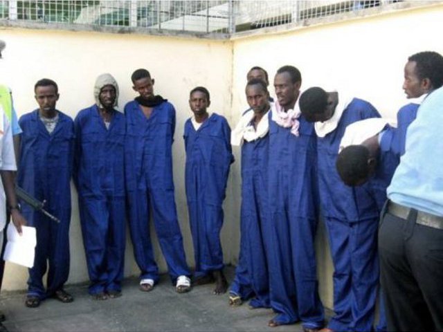 В парижском суде присяжных по делам несовершеннолетних начинаются слушания по делу шести сомалийских пиратов, захвативших в сентябре 2008 года в Аденском заливе яхту с двумя гражданами Франции на борту