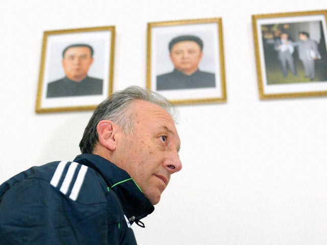 Главный тренер сборной Японии по футболу Альберто Дзаккерони, Пхеньян, 14 ноября 2011 года