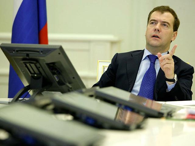 Для Дмитрия Медведева, который, как ожидается, в будущем году станет премьером при президенте Владимире Путине, уже разрабатывают программу с рабочими названиями "Сто дней Медведева" или "Первые шаги Медведева"