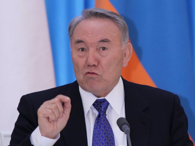Президент Казахстана Нурсултан Назарбаев подписал указ о роспуске мажилиса (нижняя палата) парламента и назначении внеочередных выборов, которые пройдут 15 января