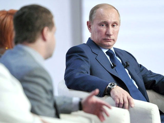 Владимир Путин поддержал предложение кормить олимпийских чемпионов Сочи-2014 блинами и катать на санях