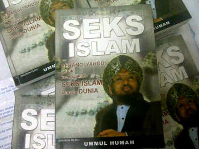 В Малайзии, где ислам является государственной религией, а мусульмане составляют более 60% населения, в свет вышла книга "Исламский секс"