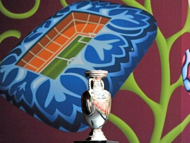 Сборная России по футболу одной из последних узнает своих соперников по групповому турниру Евро-2012, согласно процедуре жеребьевки, которая была опубликована в среду на официальном сайте УЕФА