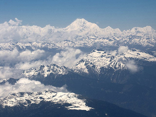 Спортсмен-альпинист из Томска Олег Новицкий умер во вторник при спуске с гималайской горы Амадаблам (6856 метров) в Непале