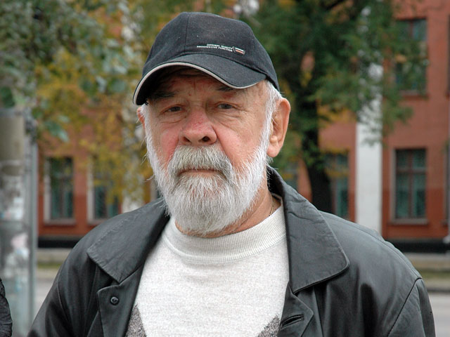 Народного артиста России Льва Борисова, скончавшегося на 78-м году жизни во вторник, похоронили в четверг на Троекуровском кладбище