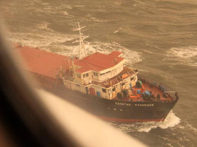 Члены экипажа сухогруза "Капитан Кузнецов", накануне спасенные с терпящего бедствие судна, рассказали, что им пришлось пережить в ожидании помощи