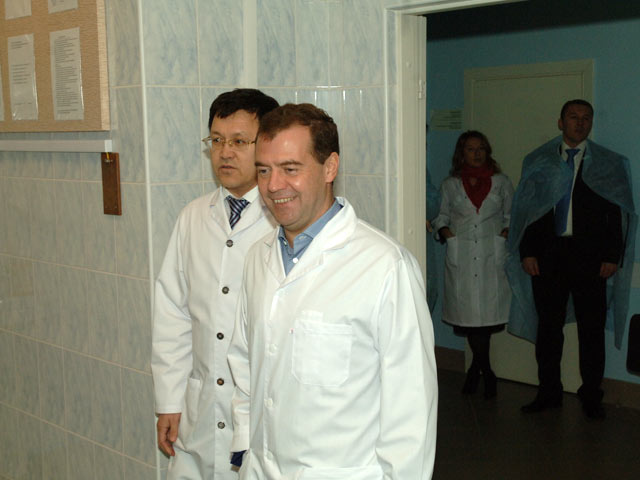 Президент Дмитрий Медведев, находясь с визитом в Уфе, пообщался с пациентами и врачами республиканской больницы
