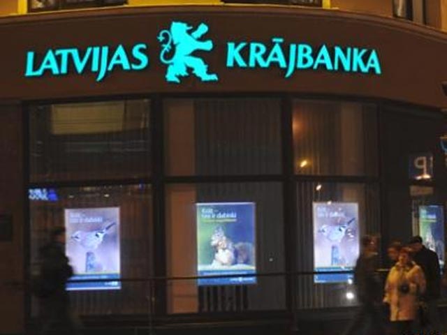 Регуляторы Латвии приостановили работу банка Latvijas Krajbanka из-за подозрений в мошенничестве. Ранее соседняя Литва национализировала материнскую кредитную организацию - принадлежащий российскому бизнесмену банк Snoras