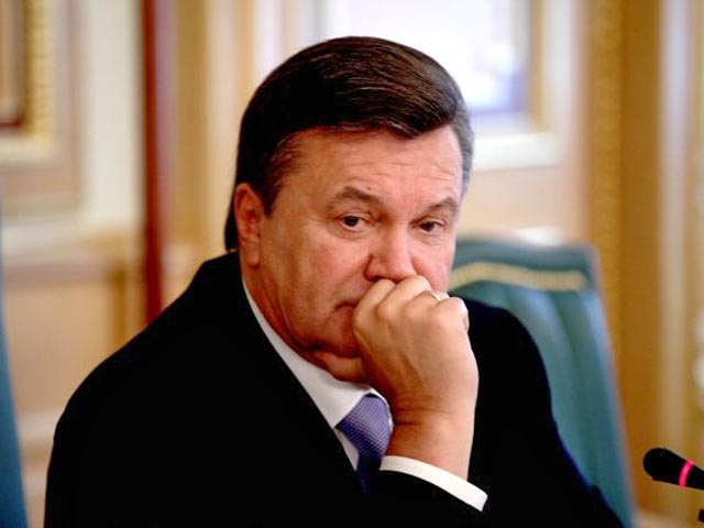 Министерство инфраструктуры Украины опровергло свое же сообщение о том, что президент Украины Виктор Янукович лично презентует рождественскую елку в Ватикане