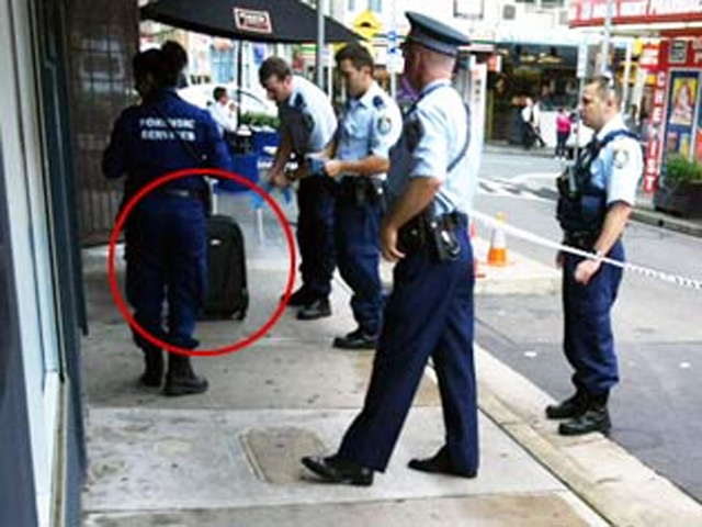 Австралийская полиция установила предполагаемого владельца чемодана с миллионом австралийских долларов (около 977 тысяч долларов США), который был оставлен в одном из кафе Сиднея