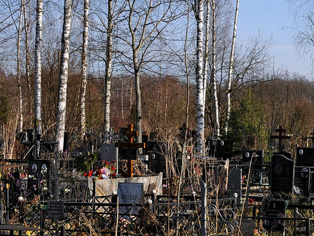 В Краснодарском крае полиция расследует жестокое групповое изнасилование девочки, совершенное на кладбище. Трое извращенцев заманили туда ребенка обещанием подарить плюшевого медведя