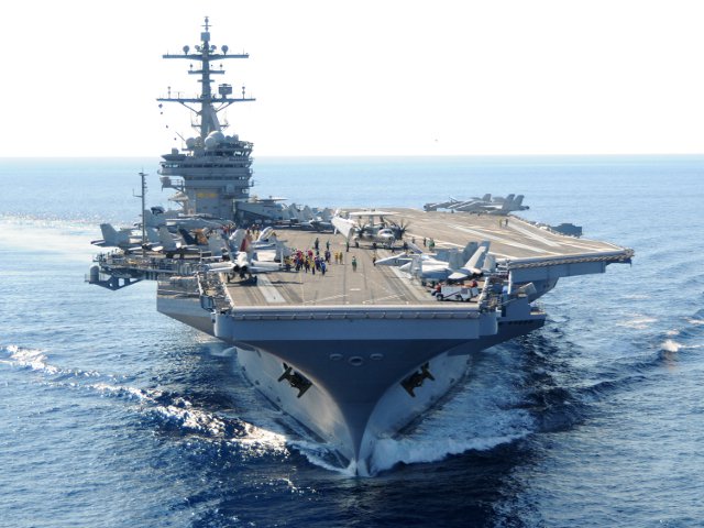 Новейший многоцелевой ударный атомный авианосец USS George H.W.Bush переброшен из района Персидского залива к берегам Сирии