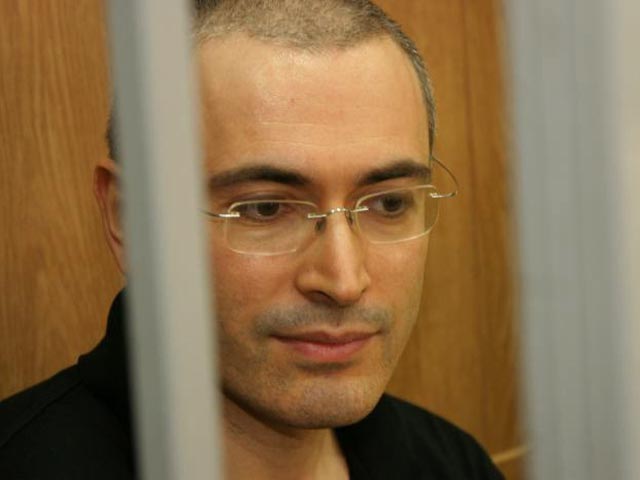 Защита Ходорковского повторно пытается снять с него тюремное взыскание за то, что поделился пачкой сигарет