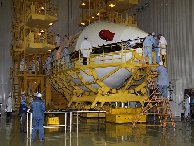 Космический аппарат AsiaSat-7 создан компанией Space Systems/Loral по заказу азиатского оператора спутниковой связи компании AsiaSat