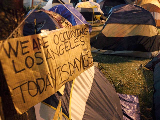 Активистов "Захвати Лос-Анджелес" выгонят из парка в центре города