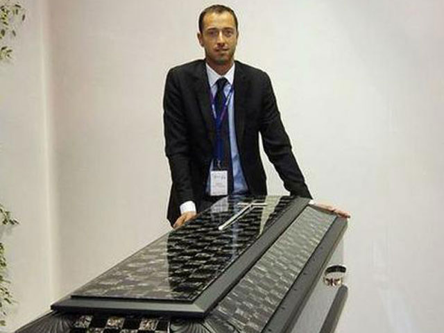 Art Funeral Italy представила "противоугонный гроб" - изделие оснащено сенсорами, реагирующими на вибрацию и сдвиги