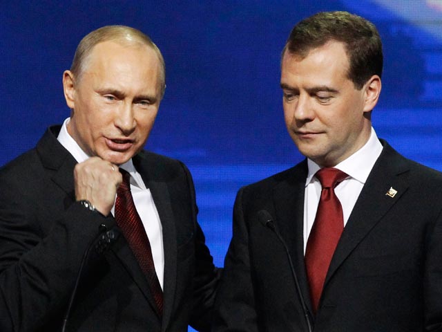 Владимир Путин и Дмитрий Медведев на съезд "Единой России", 27 ноября 2011 года
