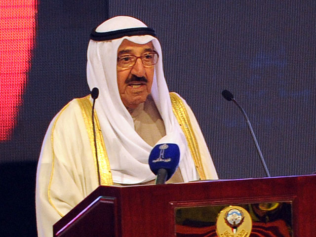 Эмир Кувейта Сабах аль-Ахмад ас-Сабах принял в понедельник отставку правительства