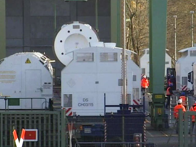 Автоколонна с 11 контейнерами радиоактивных отходов из Франции прибыла в промежуточное хранилище в западногерманском Горлебене, несмотря на ожесточенные протесты активистов природозащитных организаций и местных жителей