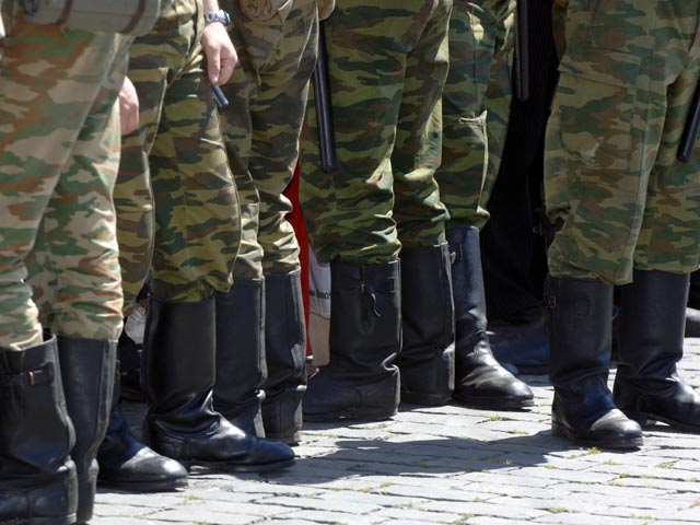 В Кузбассе забитый до смерти "дедами" солдат сообщил матери имена убийц после смерти