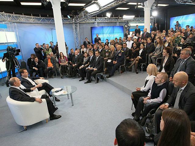 Дмитрий Медведев и Владимир Путин проводят встречу с представителями Общественного комитета сторонников