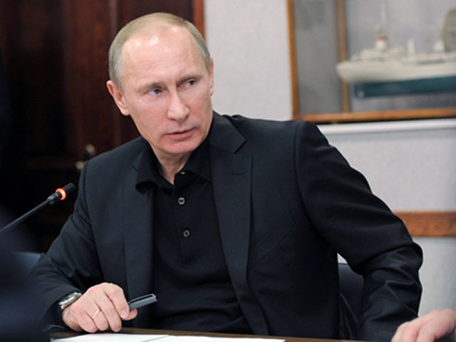 Премьер Владимир Путин провел в пятницу на "Балтийском заводе", недавно пережившем номинальную смену власти, совещание о развитии этого предприятия