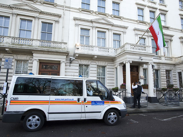 Все сотрудники посольства Ирана в Великобритании покинули Лондон в соответствии с требованием главы британского МИД Уильяма Хейга о закрытии иранского диппредставительства в этой стране
