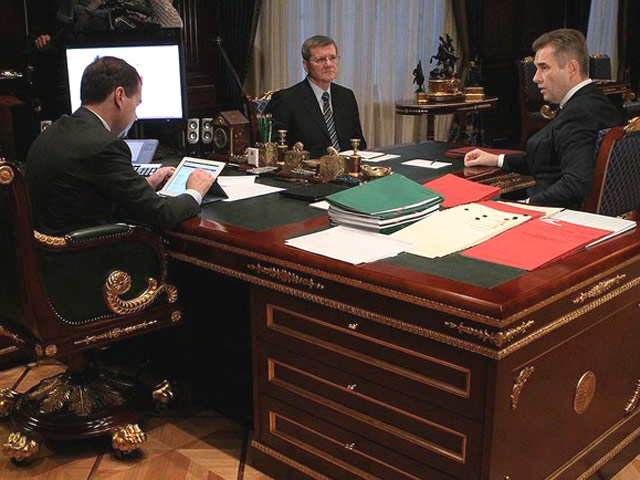 Президент Дмитрий Медведев в субботу принял у себя генпрокурора Юрия Чайку и уполномоченного по правам ребенка Павла Астахова и рассказал о нововведениях в законодательство