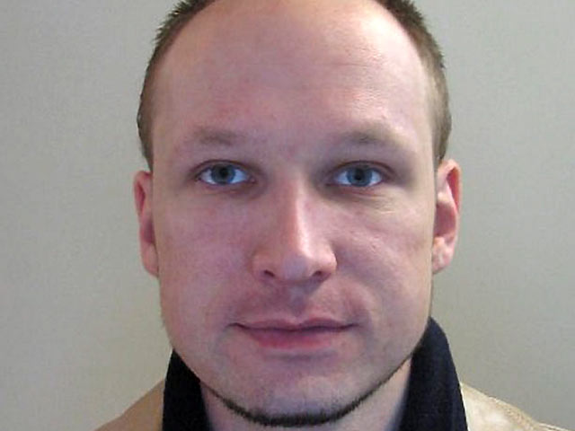 Норвежский террорист Андерс Брейвик оспаривает доклад экспертов-психиатров, признавших его психически невменяемым