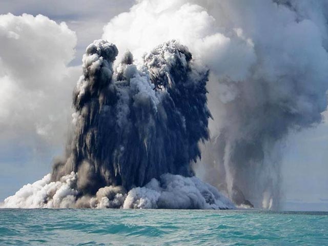 Извержение подводного вулкана южнее Канарских островов может привести к появлению нового острова или увеличить территорию одного из уже существующих