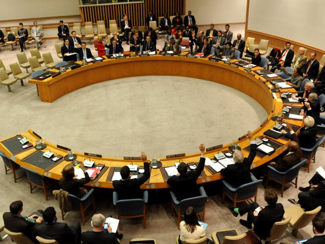 Совет Безопасности ООН ввел дополнительные санкции против Эритреи, обвинив ее в нарушении предыдущих резолюций и "оказании дальнейшей поддержки вооруженным оппозиционным группам, включая "Аш-Шабааб"