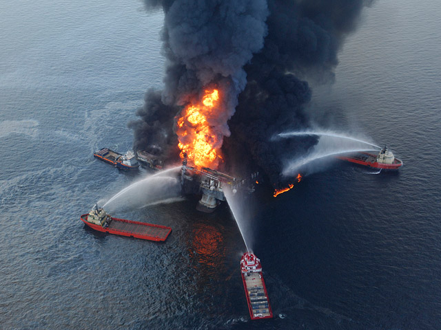 Британская ВР обвинила нефтесервисную компанию Halliburton в намеренном уничтожении улик, которые в ином случае послужили бы доказательством ее частичной вины в аварии на платформе Deepwater Horizon в Мексиканском заливе