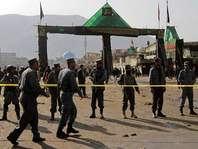 Террорист-смертник устроил самоподрыв у одной из шиитских святынь в столице Афганистана Кабуле, в результате погибли не менее 30 человек, ранены 67