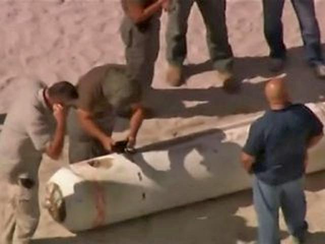 Учебная мина, вынесенная прибоем на пляж Майами (штат Флорида, США) вызвала настоящий переполох и привела к эвакуации отдыхающих