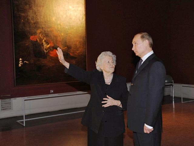 Пока в Москве жестоко разгоняли протестующих, Путин в музее приобщался к прекрасному