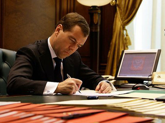 Дмитрий Медведев подписал закон, продлевающий до 2014 года антикризисные полномочия ЦБ и Агентства по страхованию вкладов (АСВ)