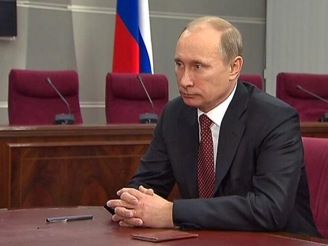 Премьер-министр РФ Владимир Путин лично прибыл в среду в Центризбирком и подал документы для регистрации в качестве кандидата в президенты на мартовских выборах 2012 года